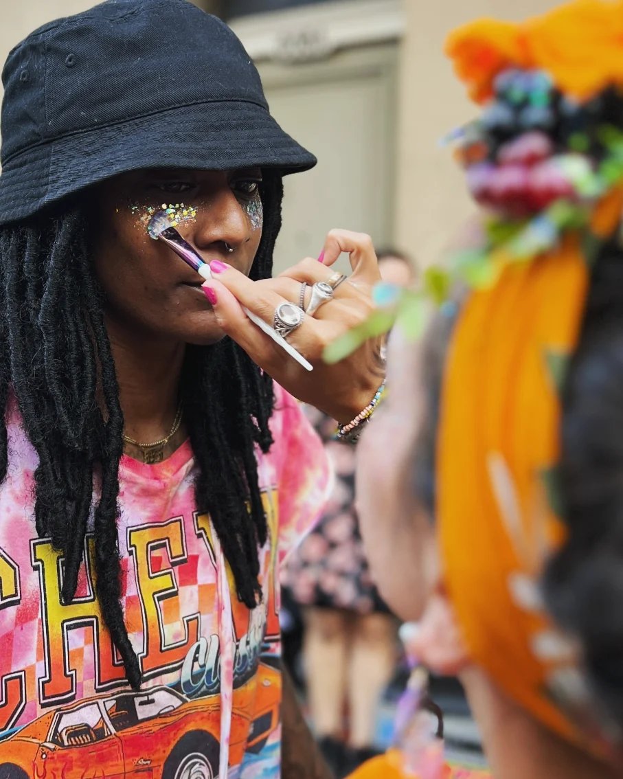 Book A 'Sparkle Station' - Image 12